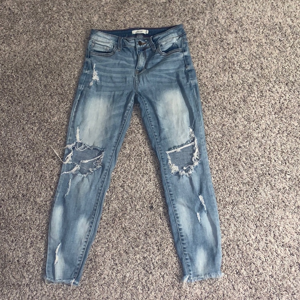Women’s ripped skinny jeans